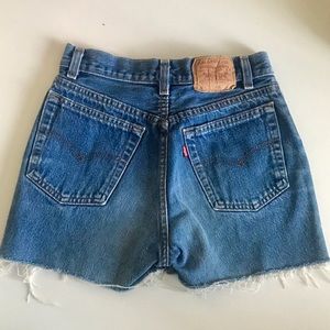 Vintage Levi’s 501 Denim Shorts (Student-Fit)